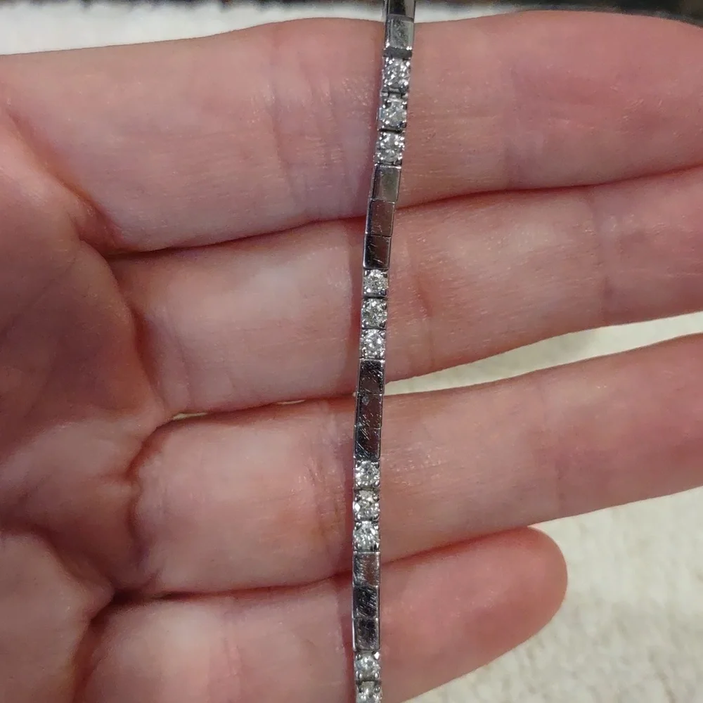 14 Kt White Gold Diamond Tennis Bracelet - Picture 9 of 10